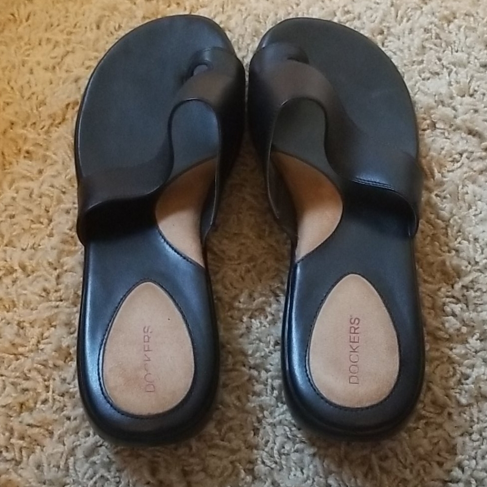 Black big toe slip on sandals